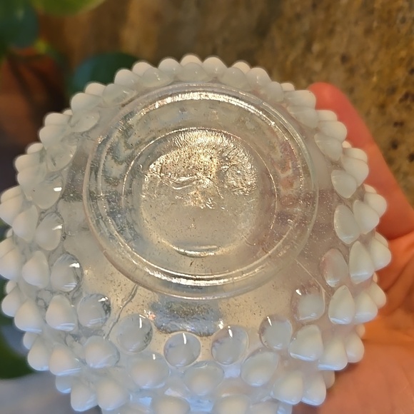 Vintage fenton milk glass hobnail vase - Picture 5 of 12